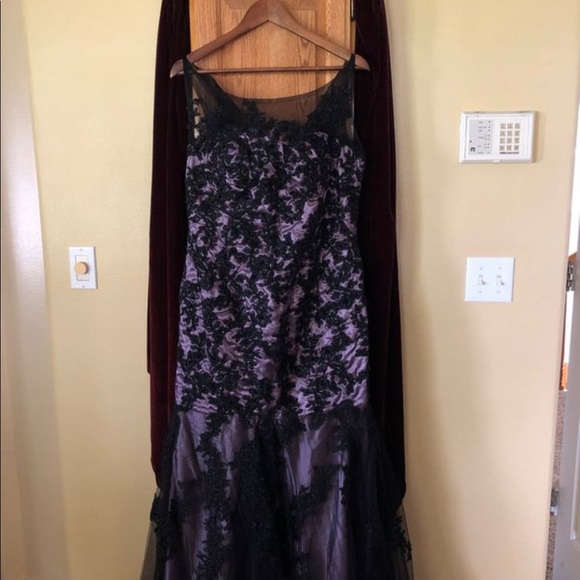 Formal Dress - Picture 1 of 3